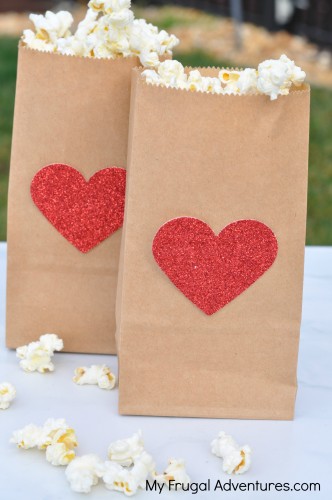 Easy Valentine's Day Treat Bags {perfect for parties or any holiday!}