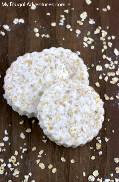 Homemade Oatmeal Bath Bombs- these are perfect to soothe the skin from minor irritations, sunburns or just relaxation!