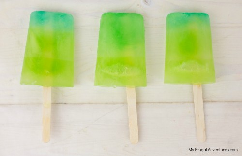 How to Make Ombre Popsicles- so pretty for summer parties!