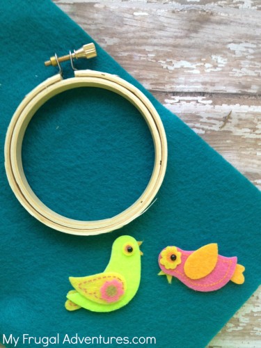 Easy No Sew Embroidery Hoop Art- fun childrens craft!
