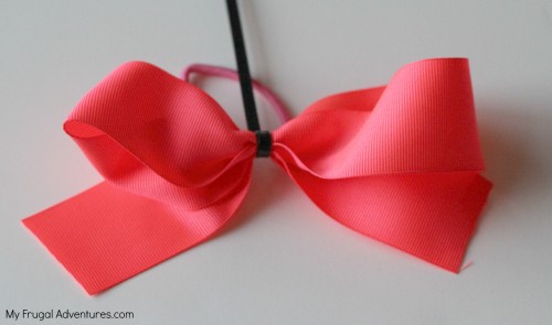How to make a girl's cheer bow