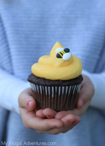 How to Make Bumblebee Cupcakes